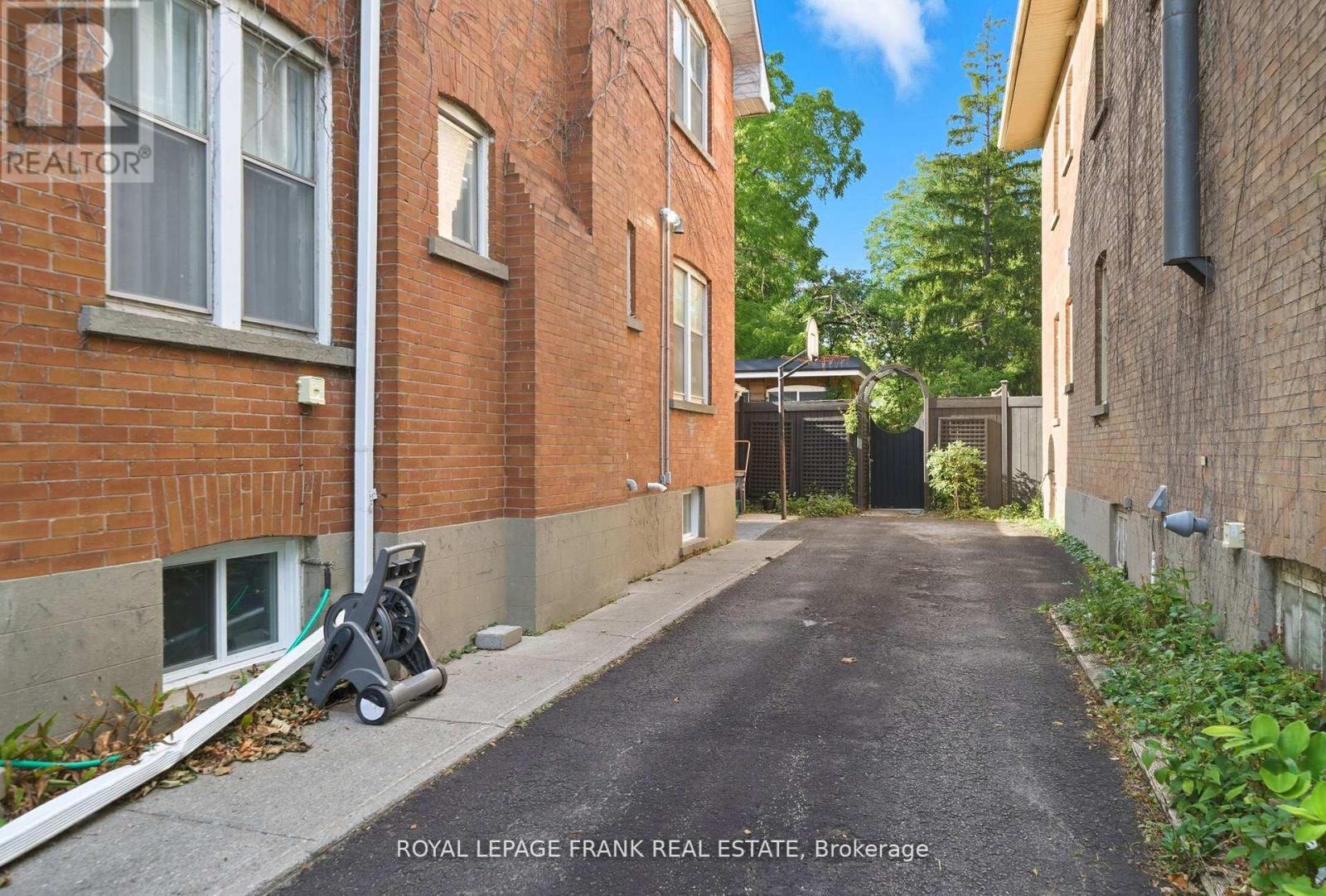 76 BOND STREET W - 39