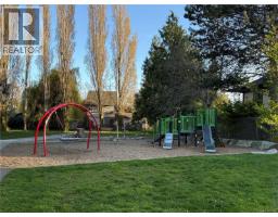 2 1035 Russell St, Victoria, BC V9A3Y2 Photo 12