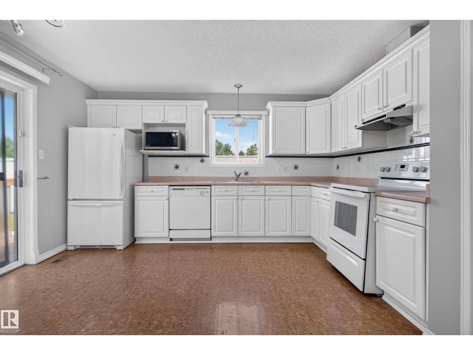 8146 27 AV NW - Image 35