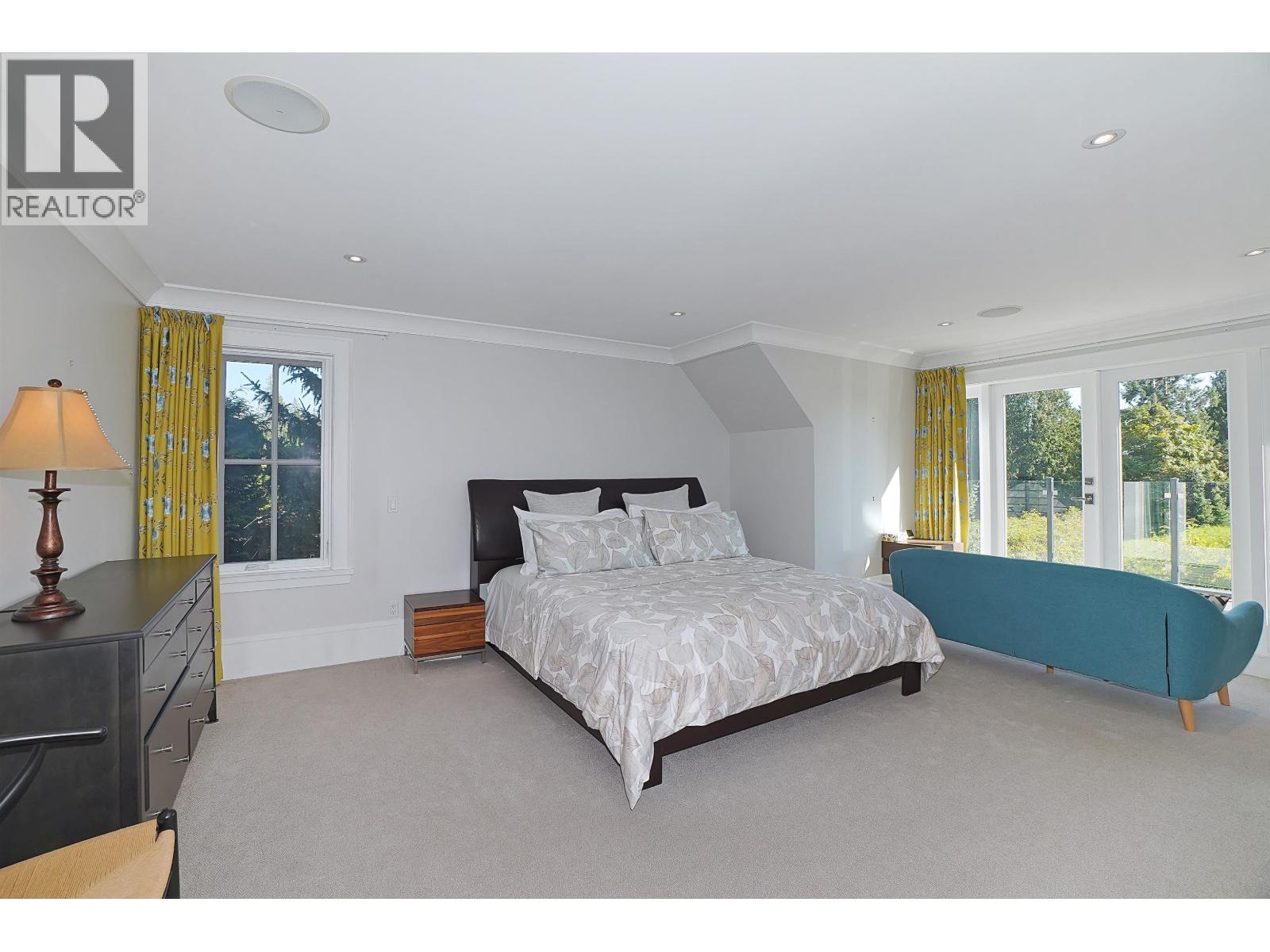 2920 MATHERS AVENUE, West Vancouver