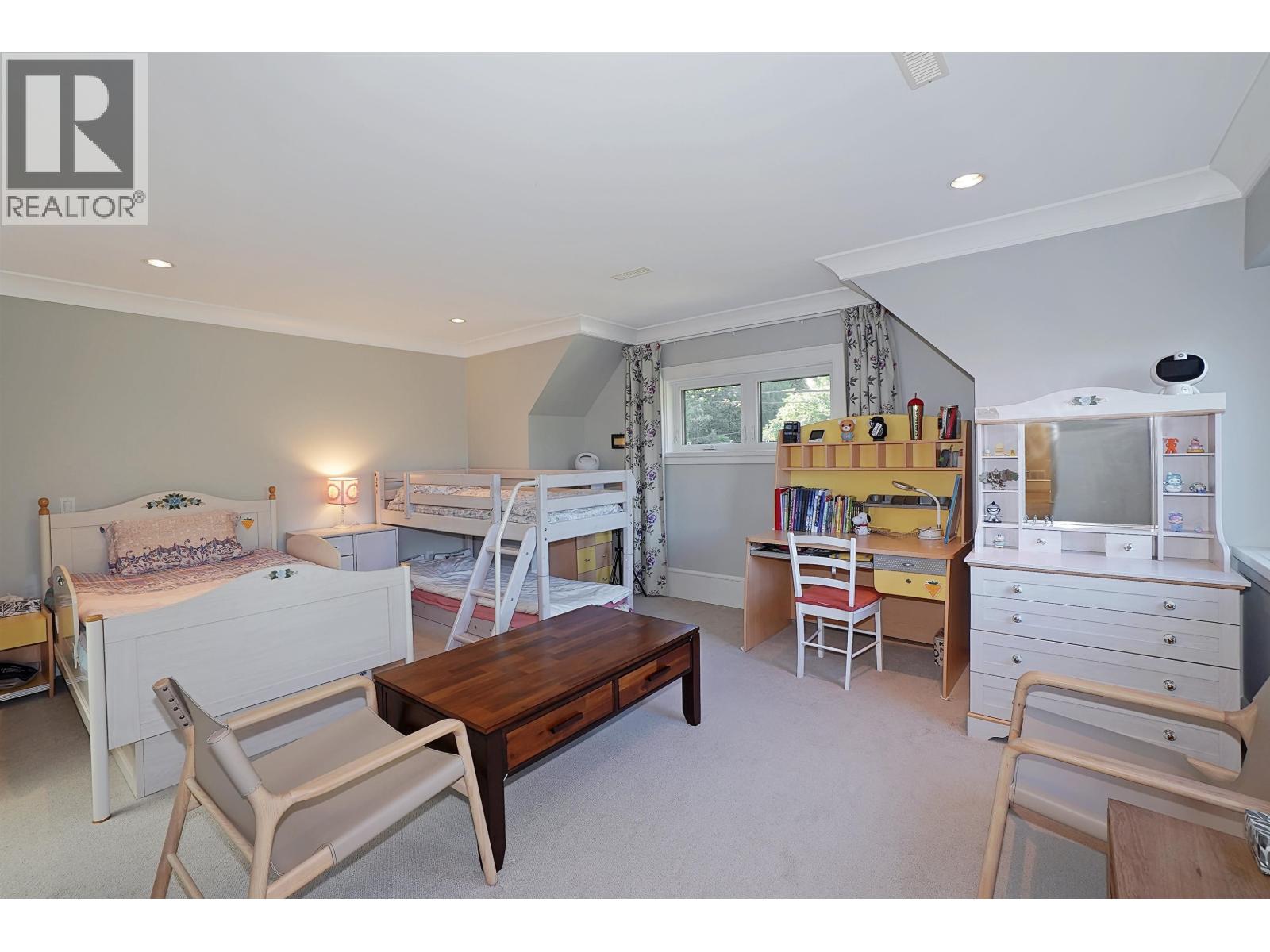 2920 MATHERS AVENUE, West Vancouver
