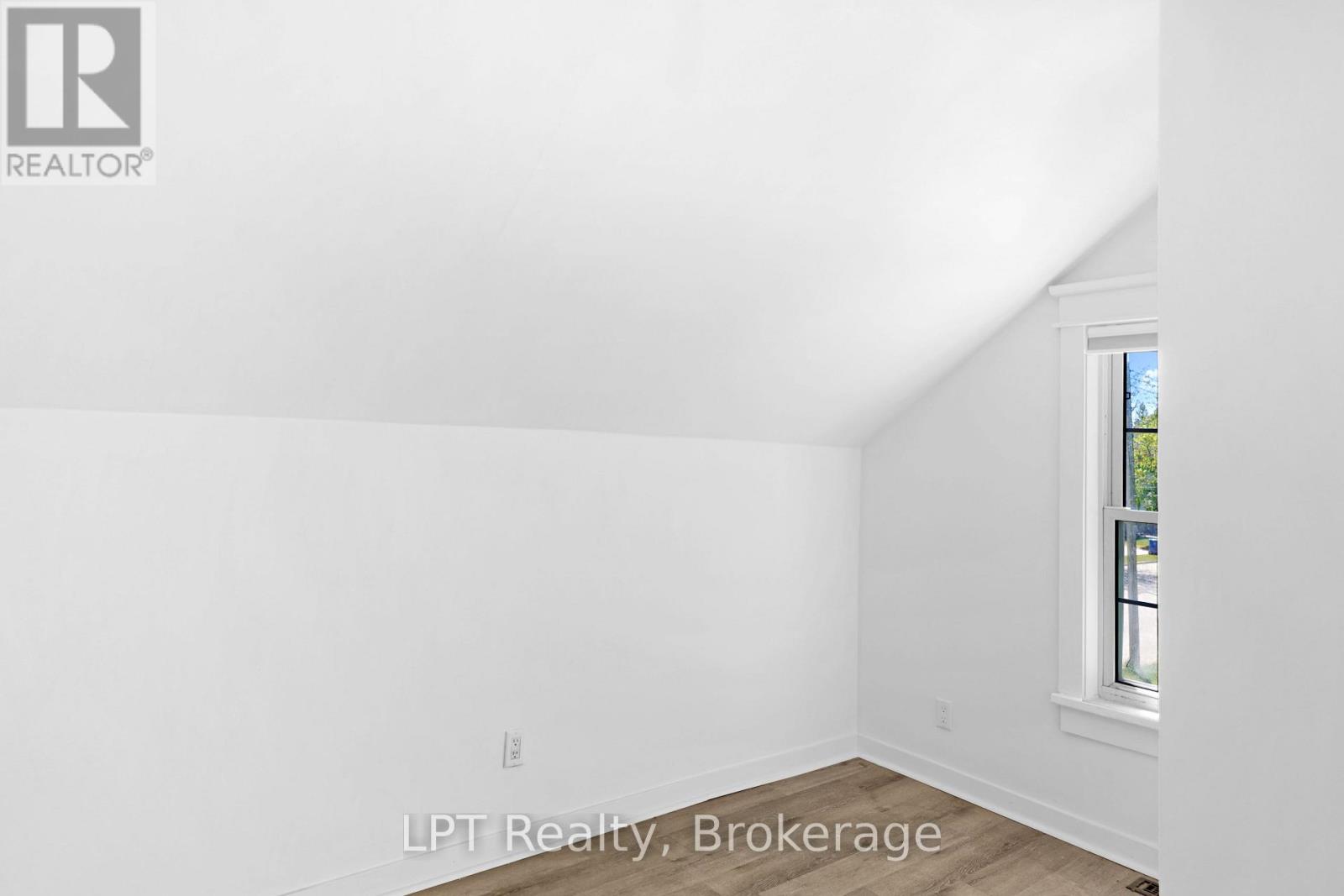 551 LOUISA STREET - 28