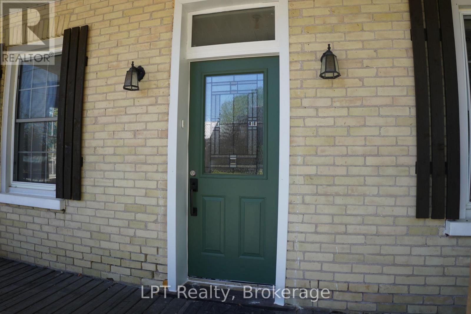 551 LOUISA STREET - 8