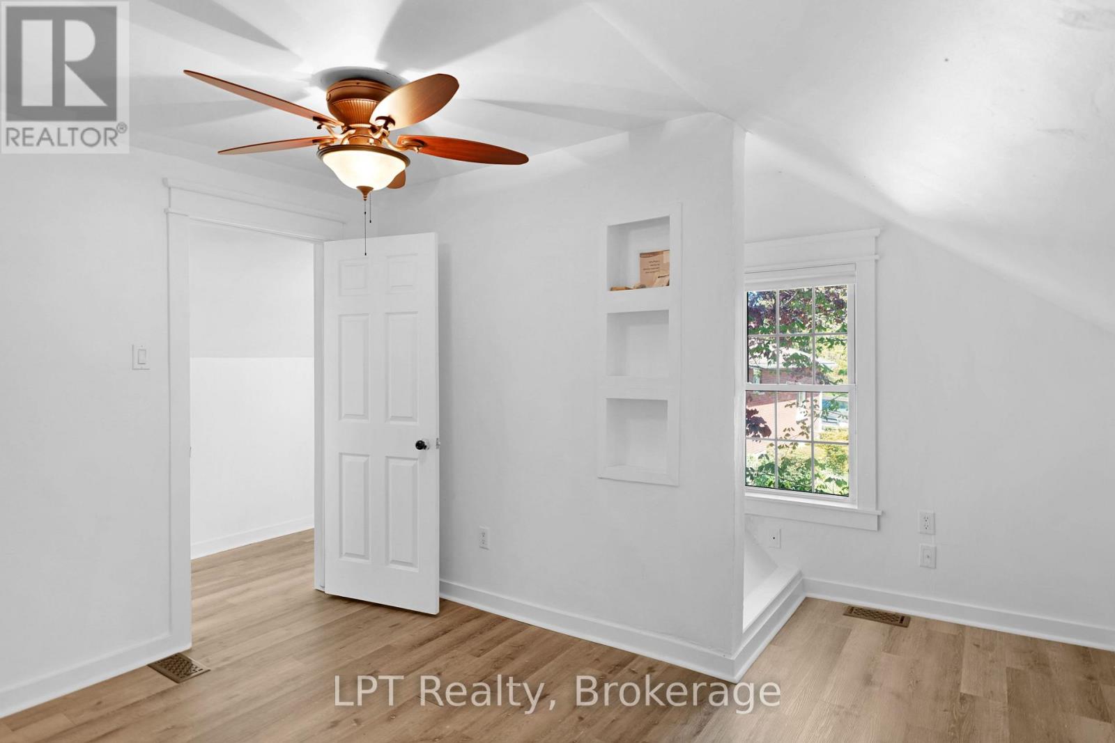 551 LOUISA STREET - Image 24