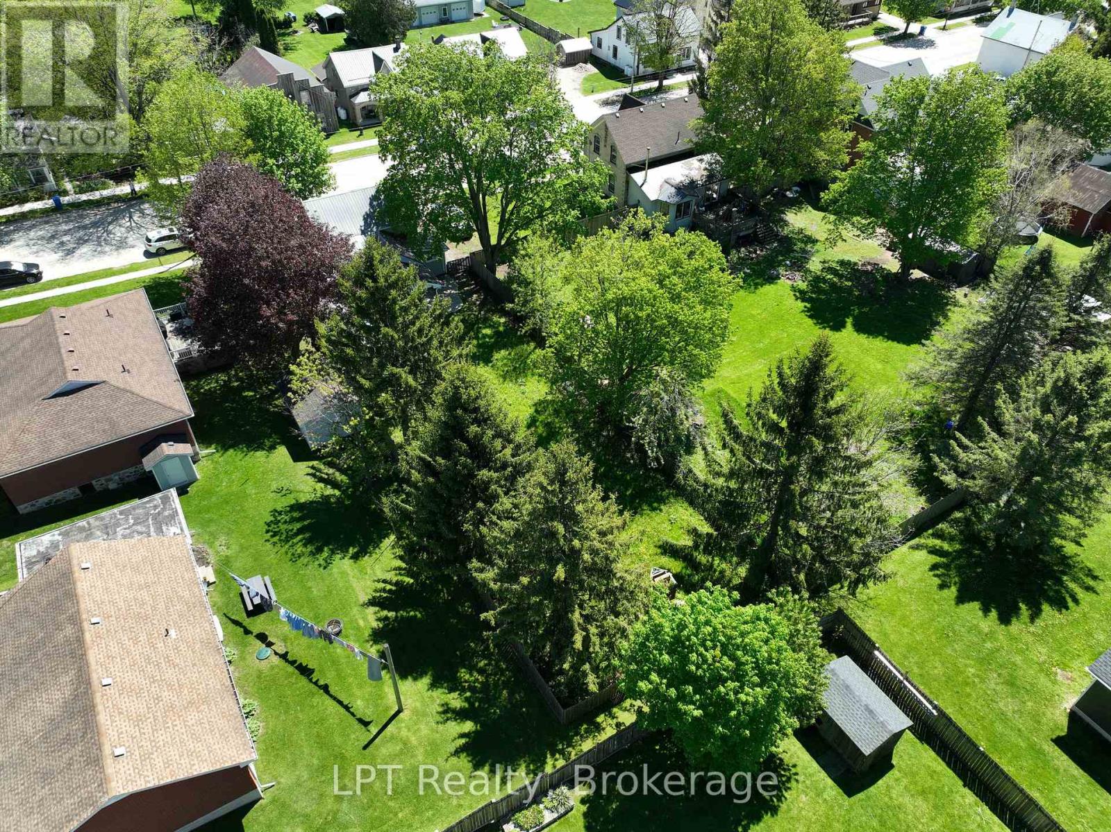 551 LOUISA STREET - 5