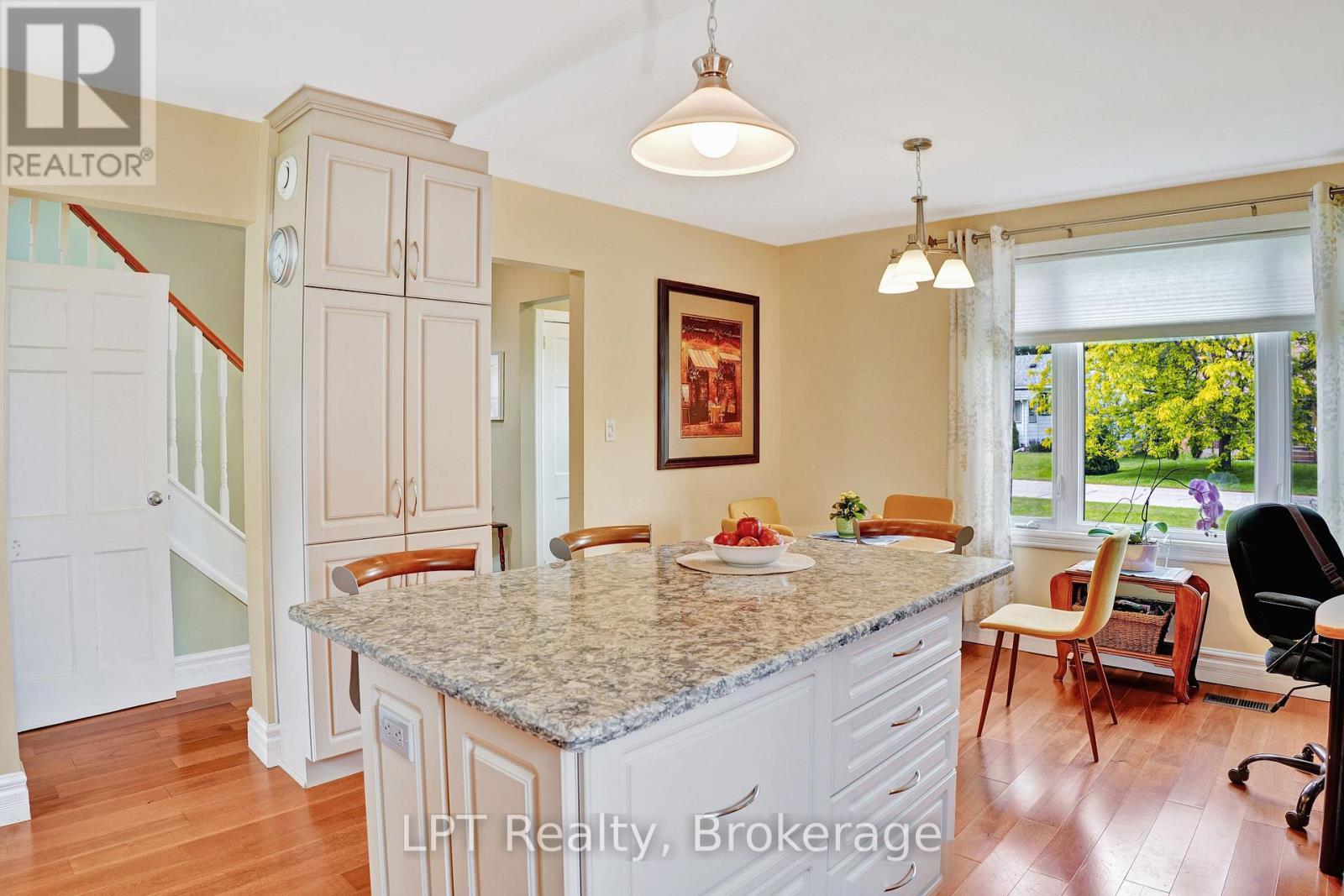 880 16TH STREET W - Image 17