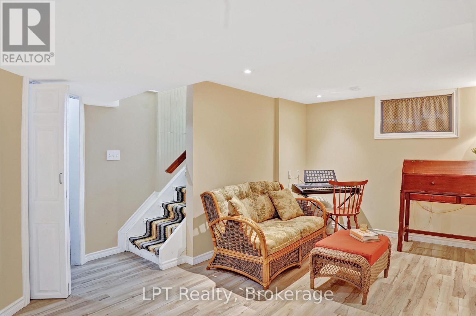 880 16TH STREET W - 35
