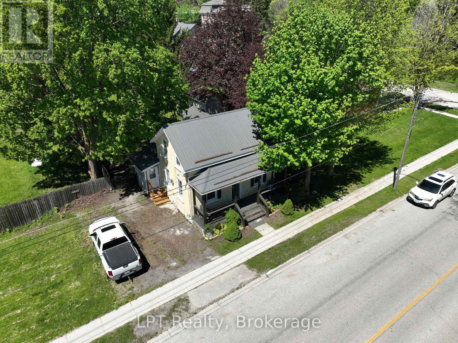 551 LOUISA STREET - 2