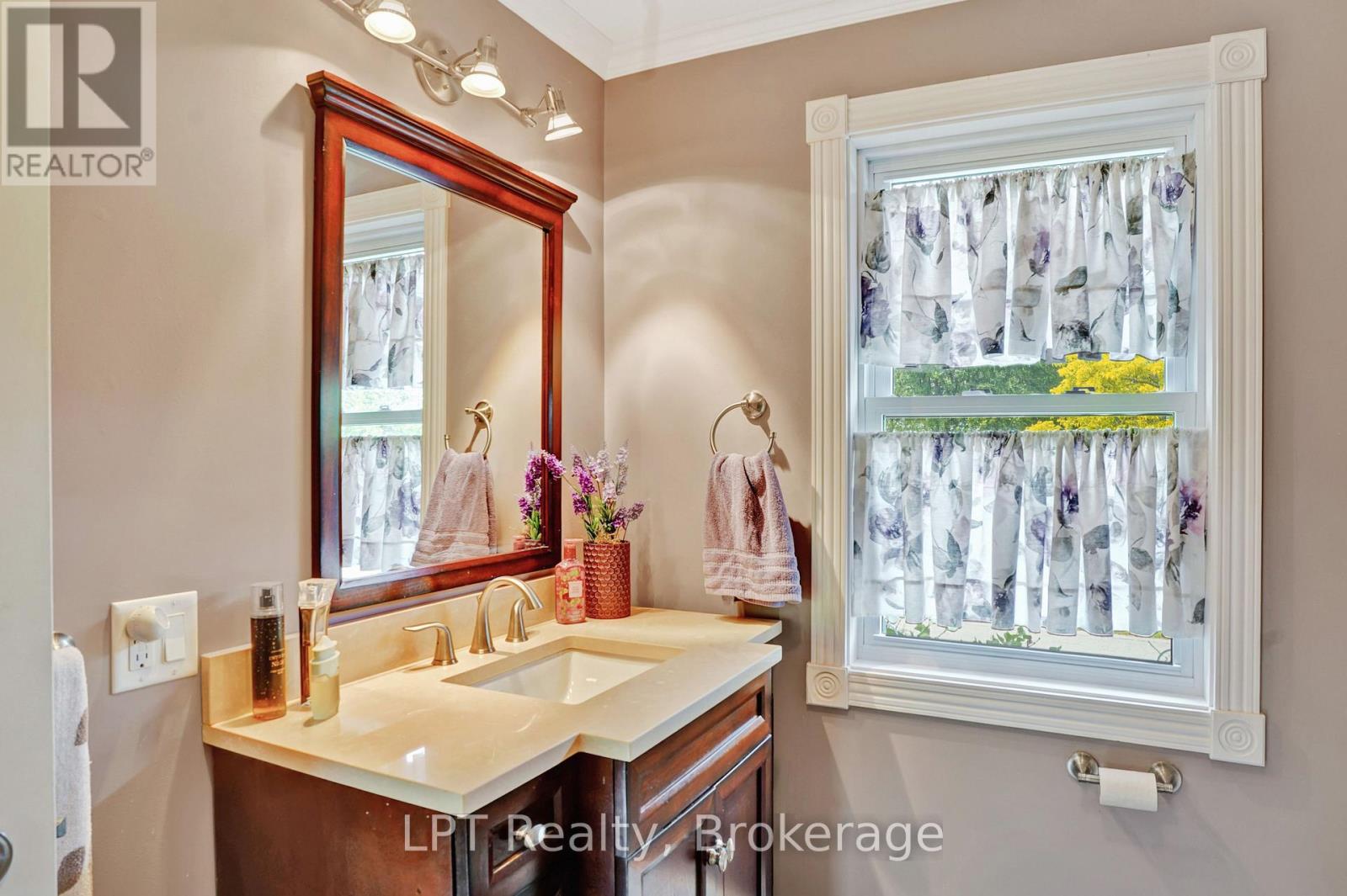 880 16TH STREET W - 32