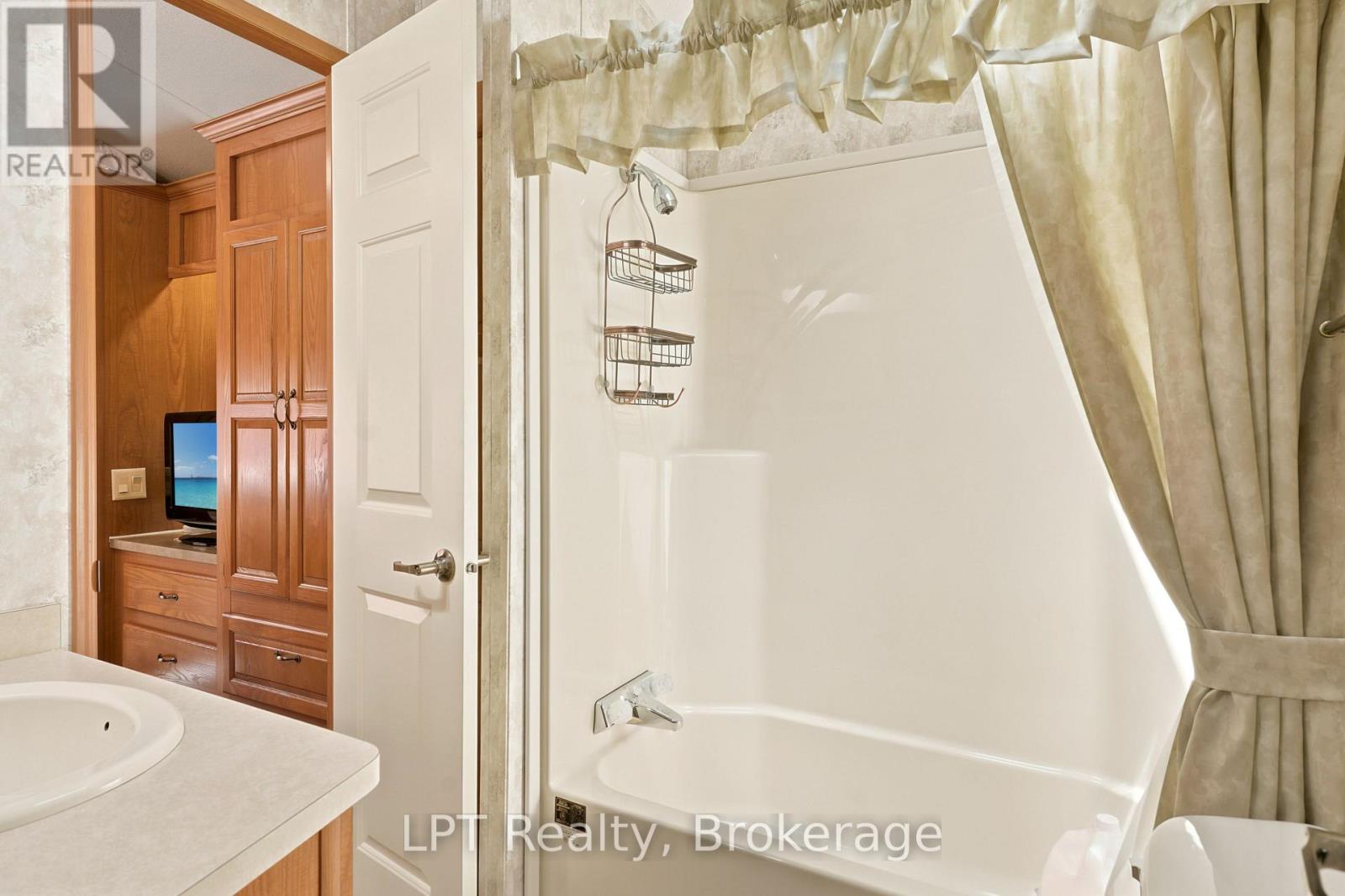 #M44 13 SOUTHLINE AVENUE - Image 16
