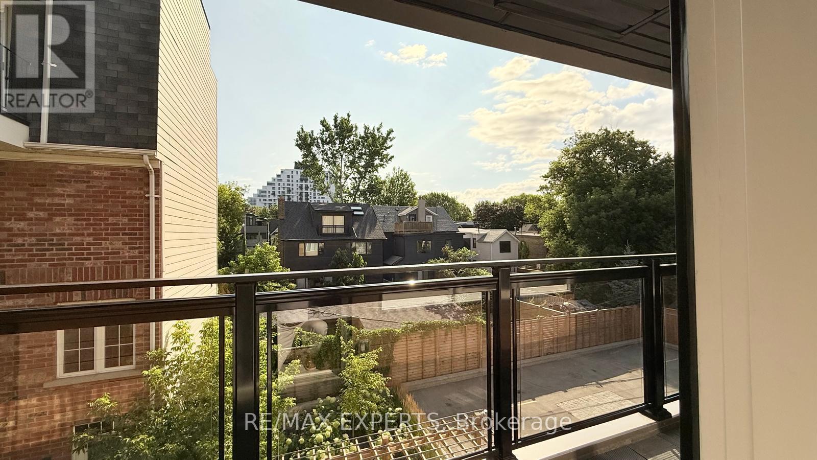 #404 45 CONNAUGHT AVENUE - 5