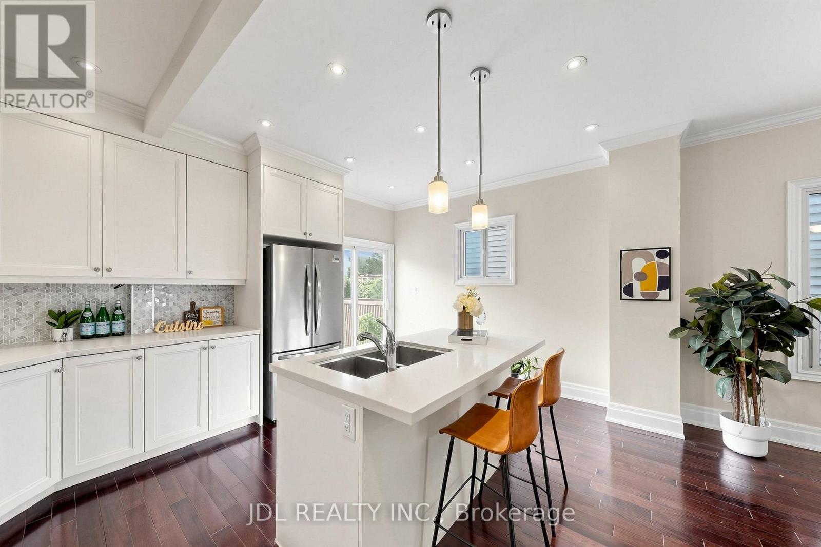 831 PAPE AVENUE - 10
