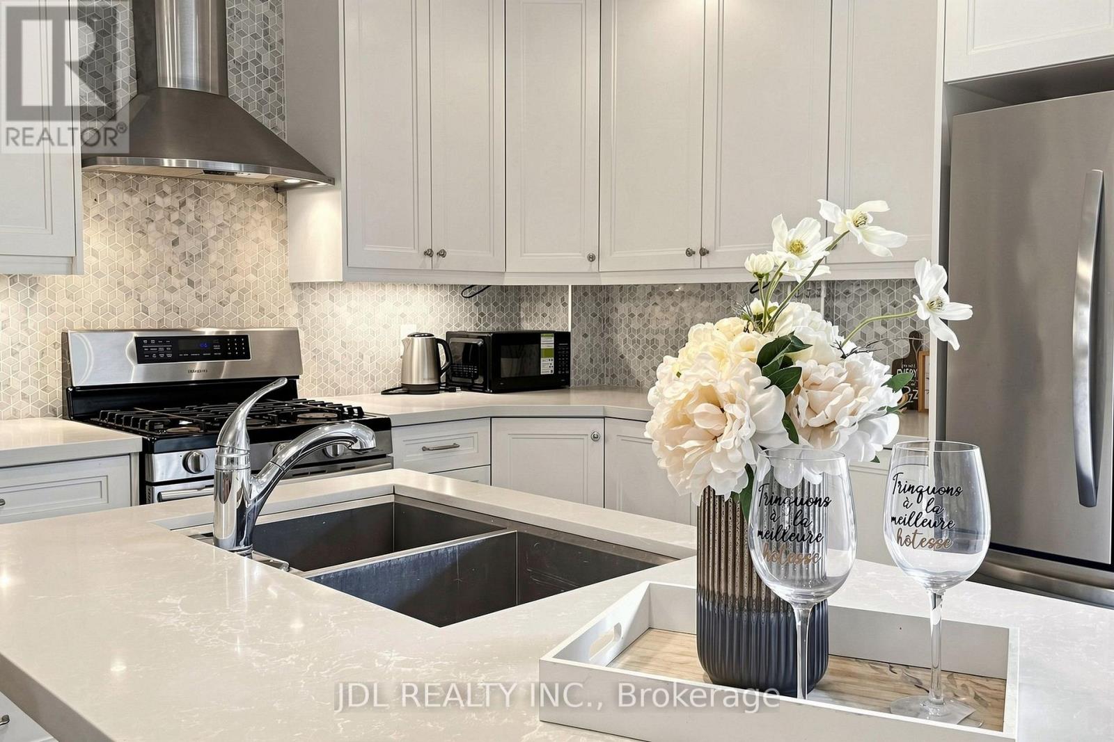 831 PAPE AVENUE - 14