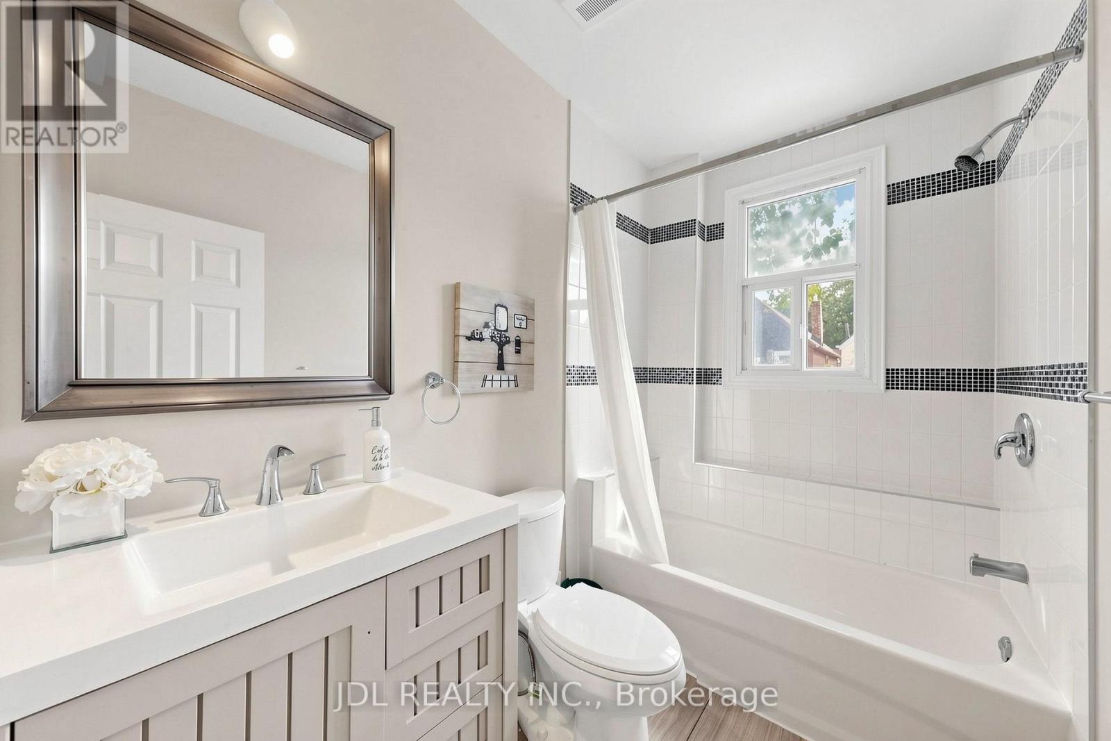 831 PAPE AVENUE - 25