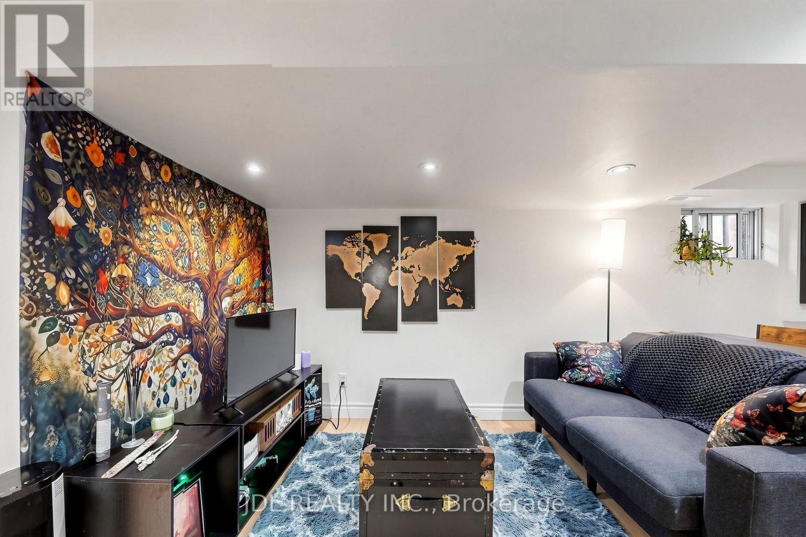 831 PAPE AVENUE - 27