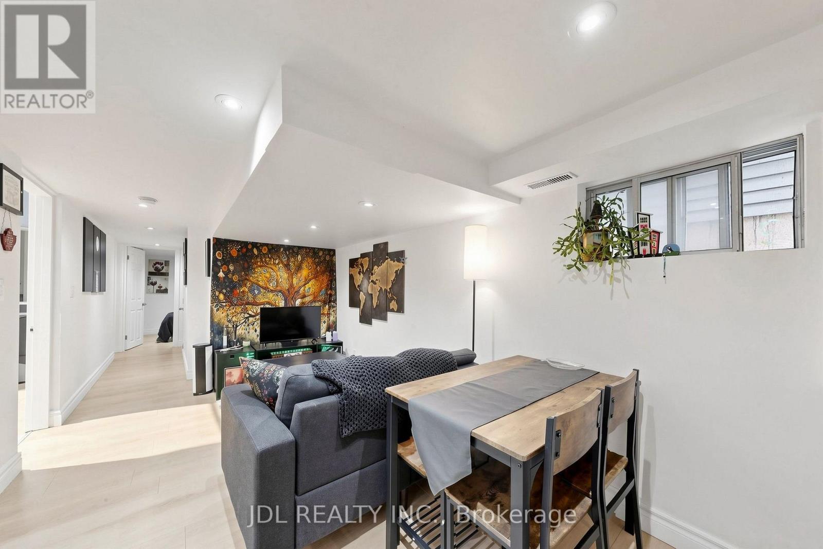 831 PAPE AVENUE - Image 28