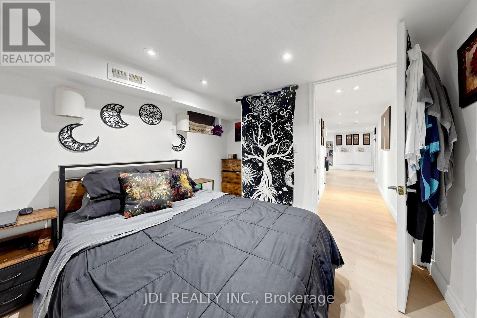 831 PAPE AVENUE - 31