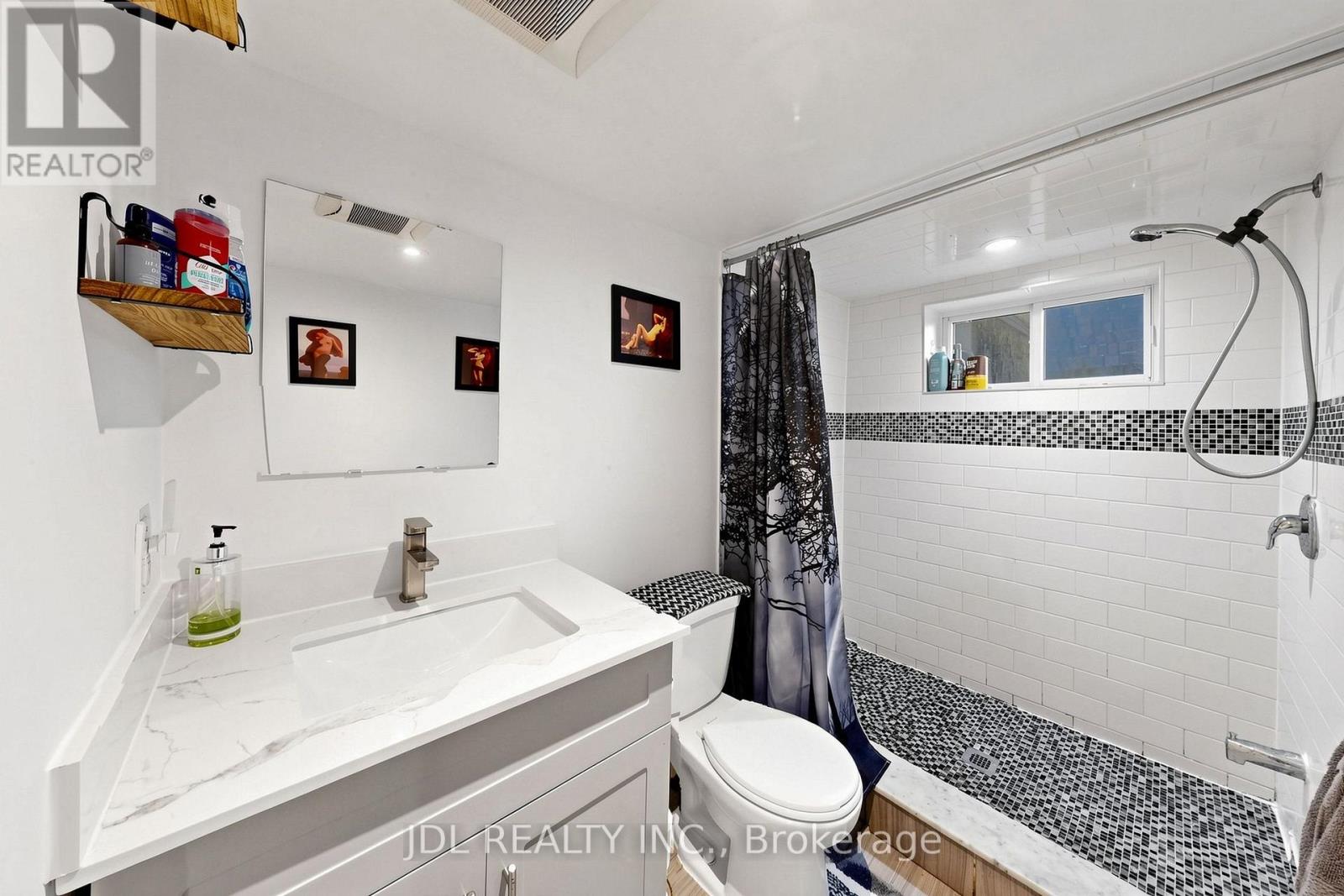 831 PAPE AVENUE - 32