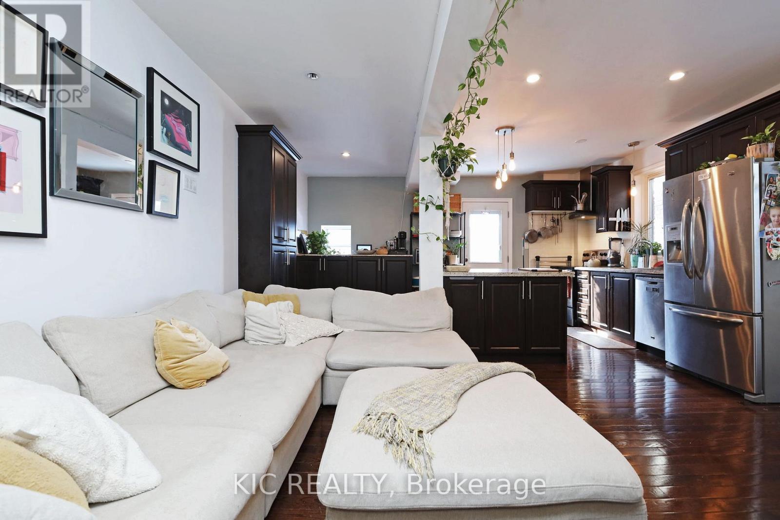 20 ASHDALE AVENUE - 12