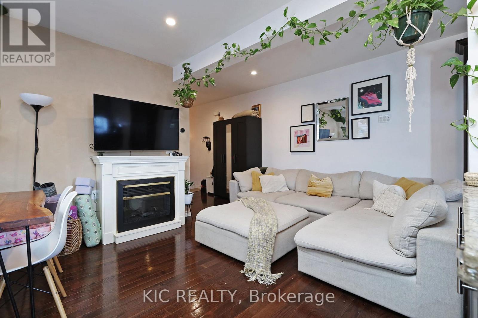 20 ASHDALE AVENUE - 15