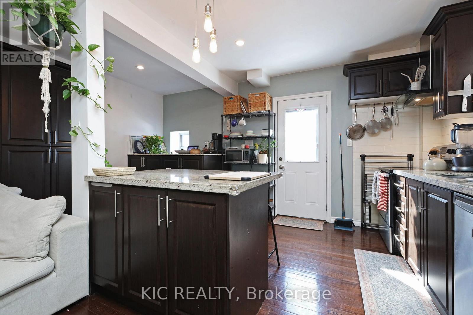 20 ASHDALE AVENUE - 18