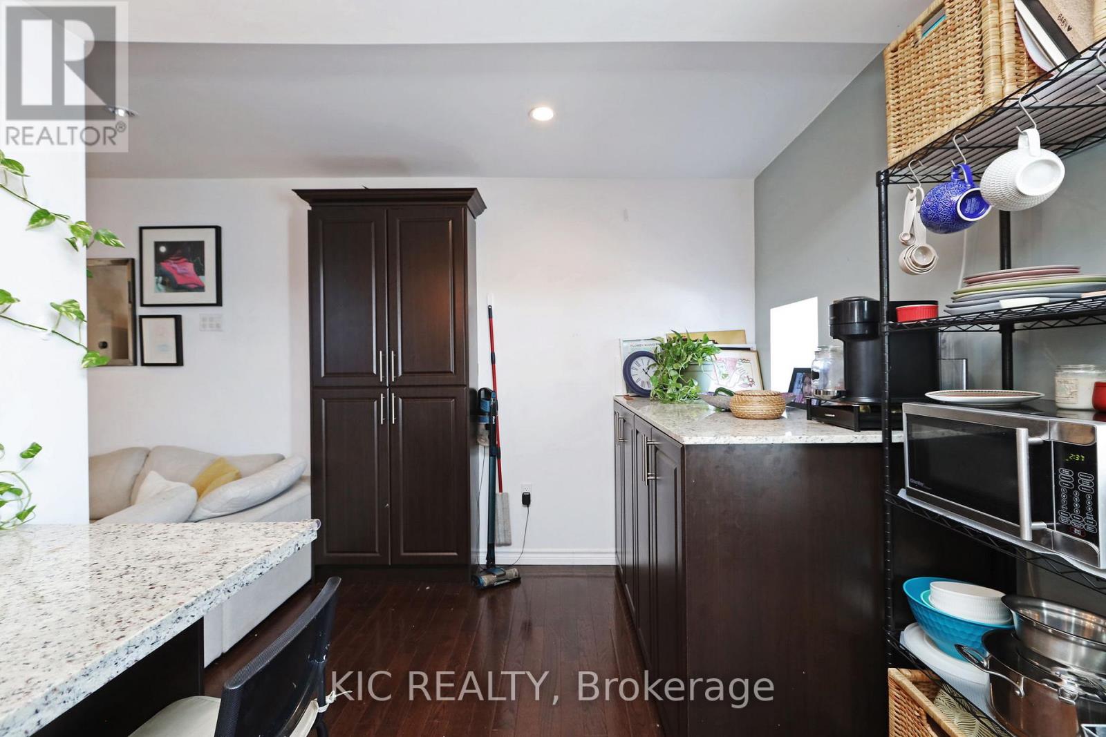 20 ASHDALE AVENUE - 20