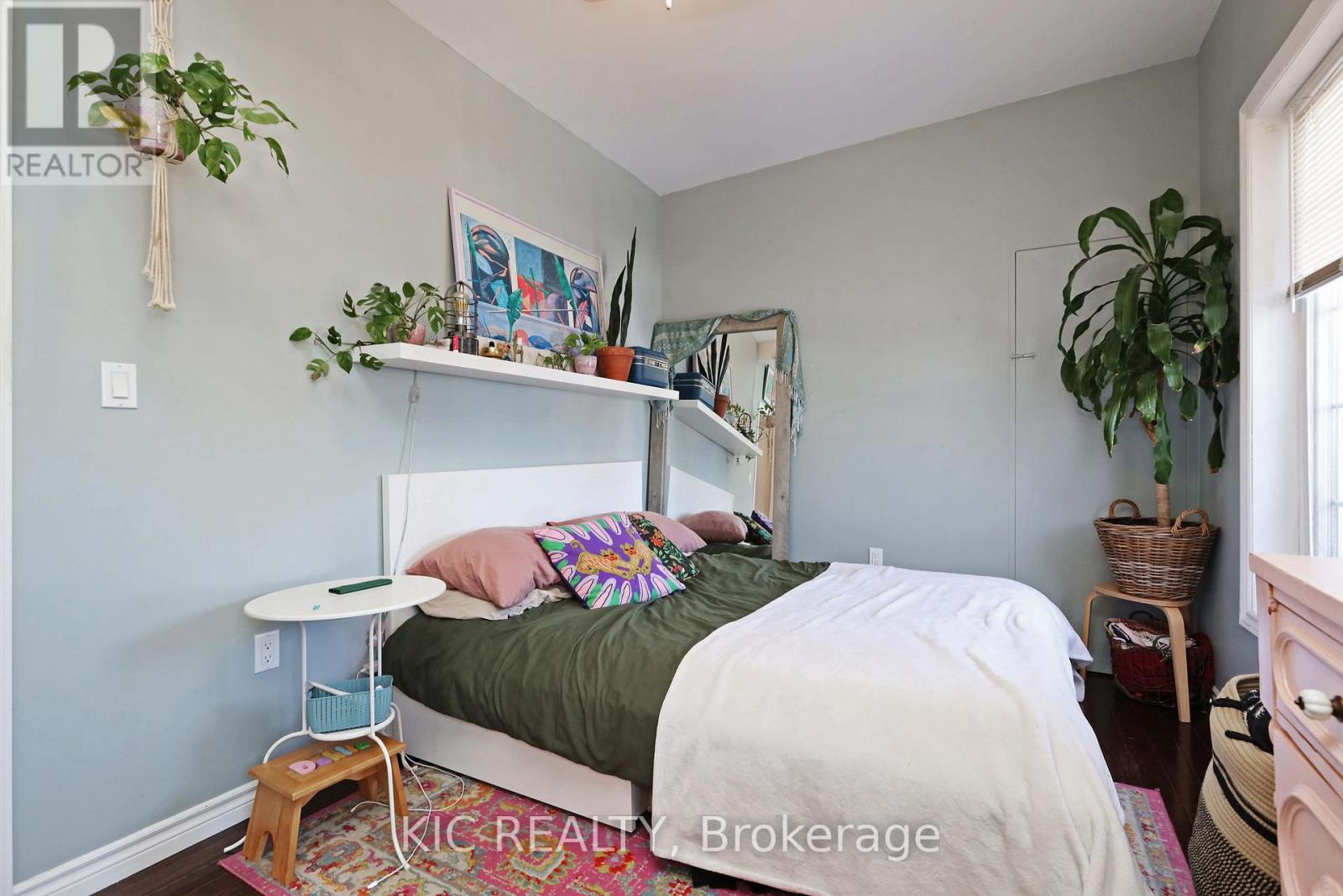20 ASHDALE AVENUE - 24