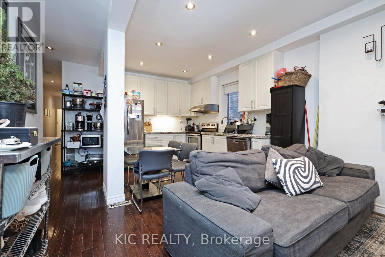 20 ASHDALE AVENUE - 5