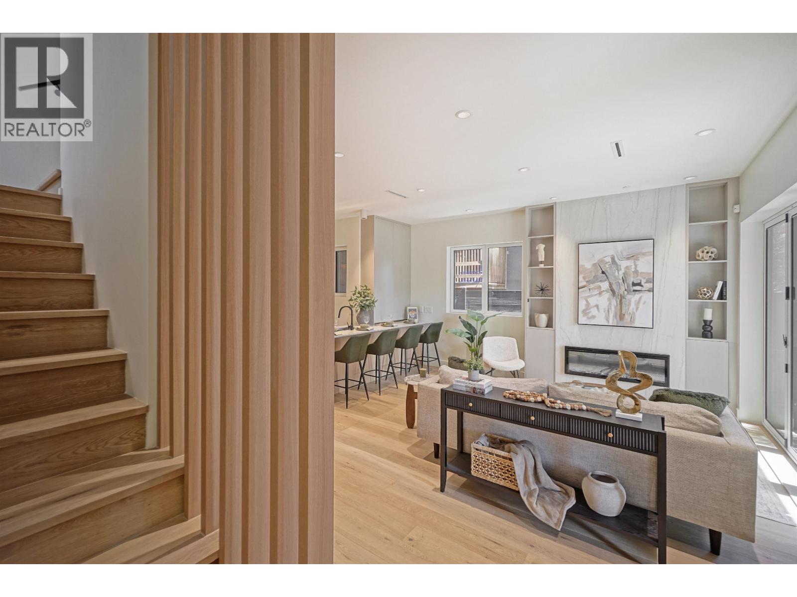 1 3315 W 10TH STREET, Vancouver