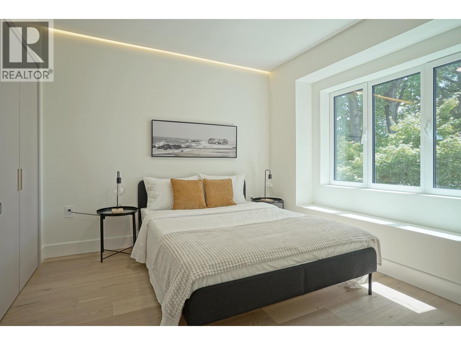 1 3315 W 10TH STREET, Vancouver