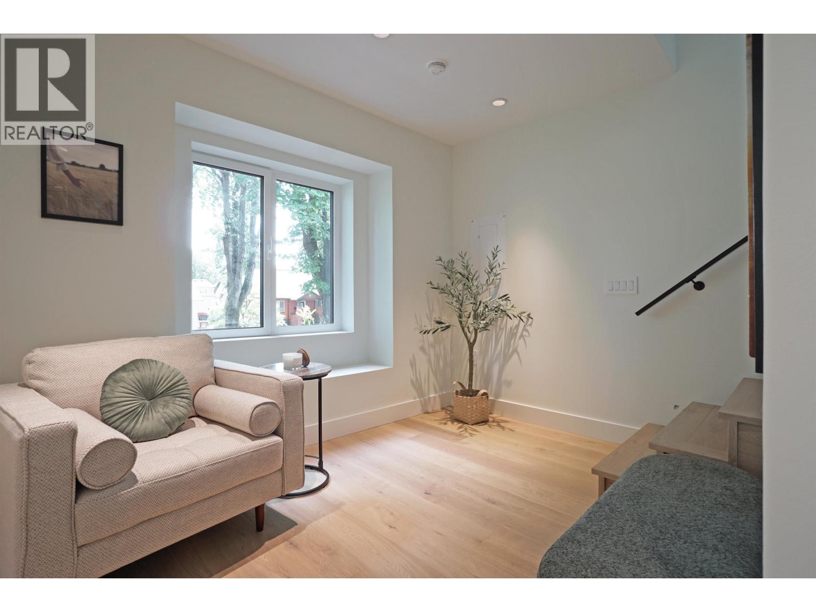 1 3315 W 10TH STREET, Vancouver