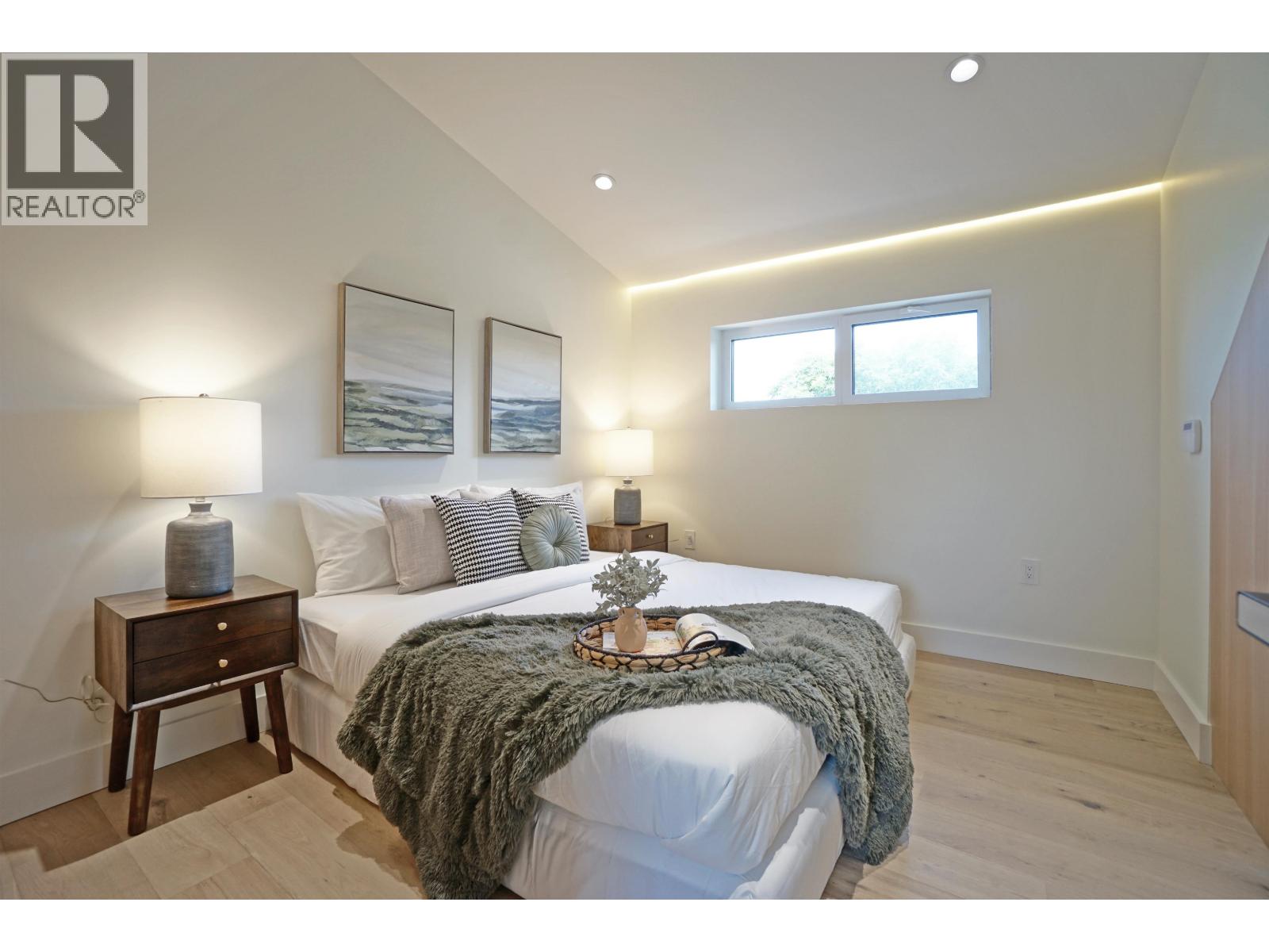 1 3315 W 10TH STREET, Vancouver
