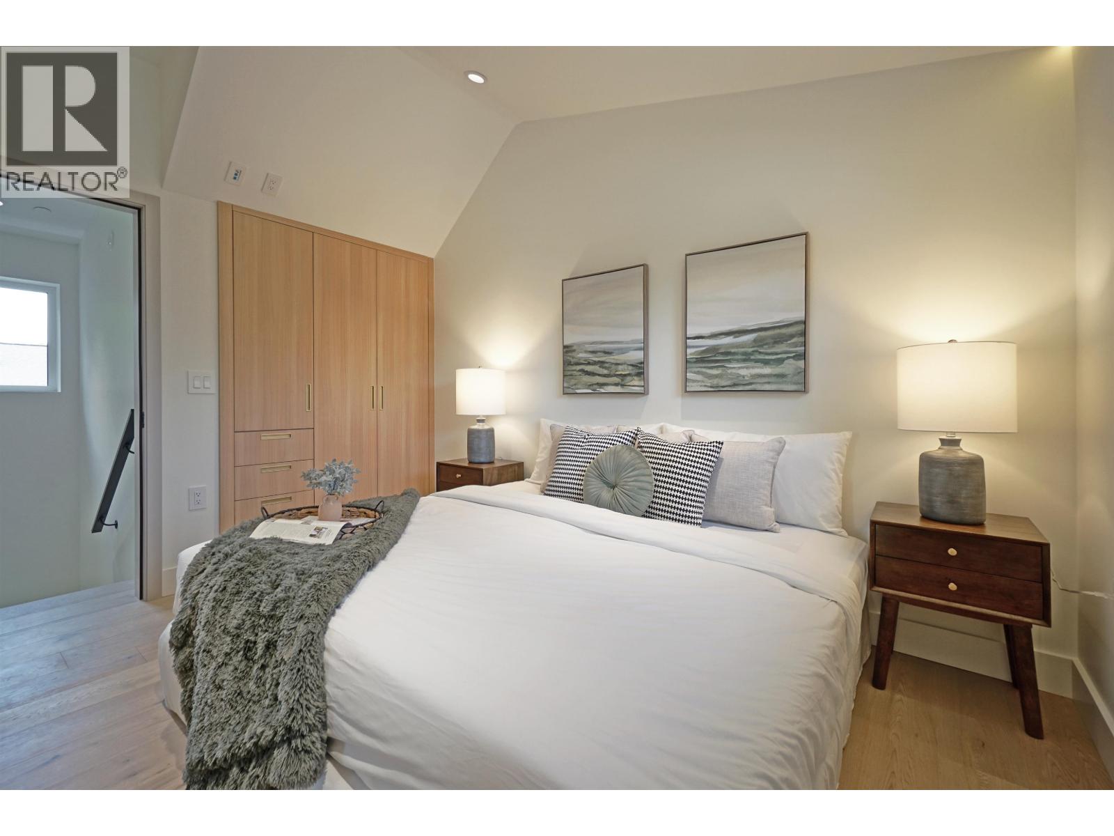1 3315 W 10TH STREET, Vancouver