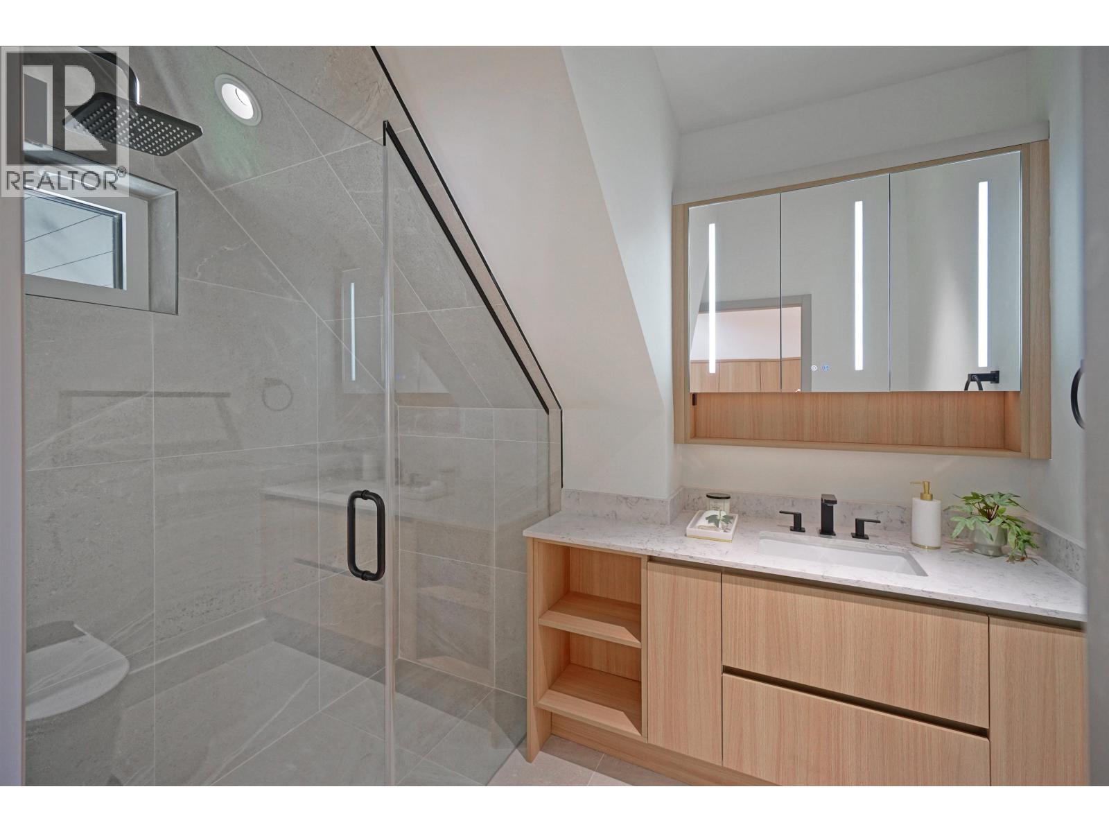 1 3315 W 10TH STREET, Vancouver