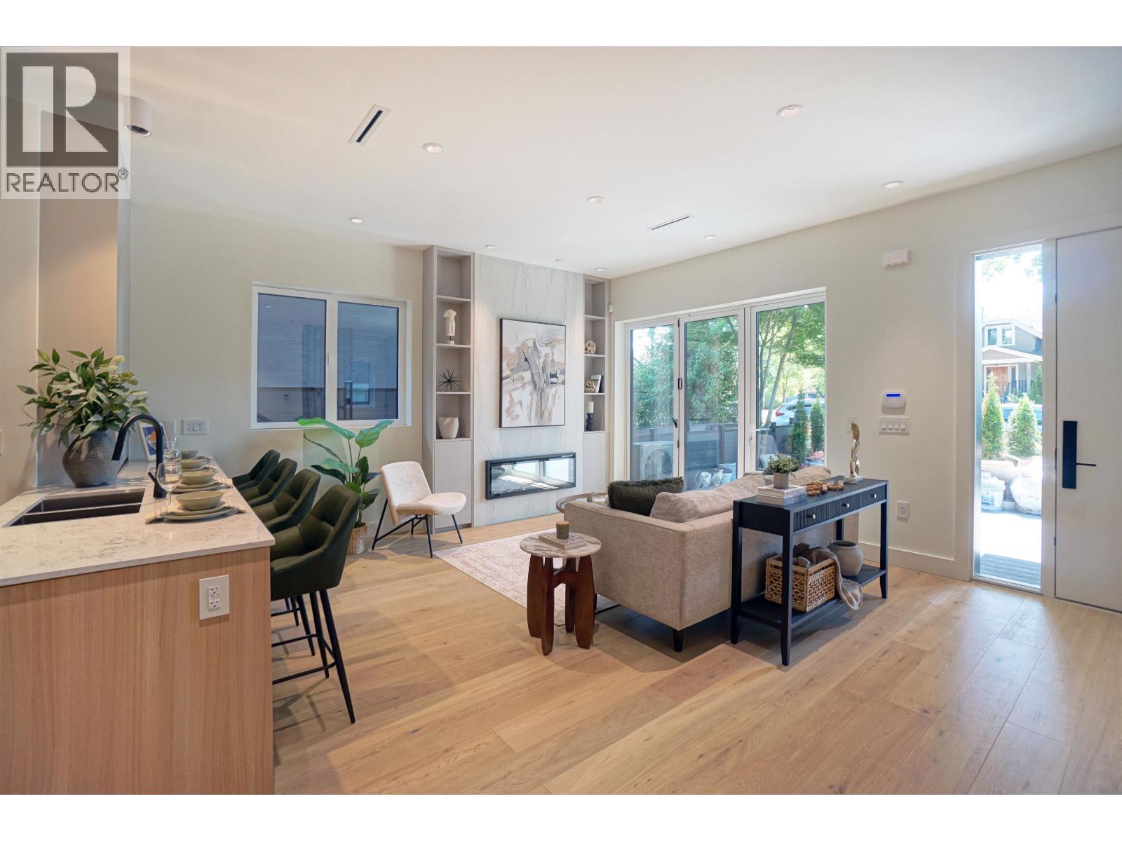 1 3315 W 10TH STREET, Vancouver