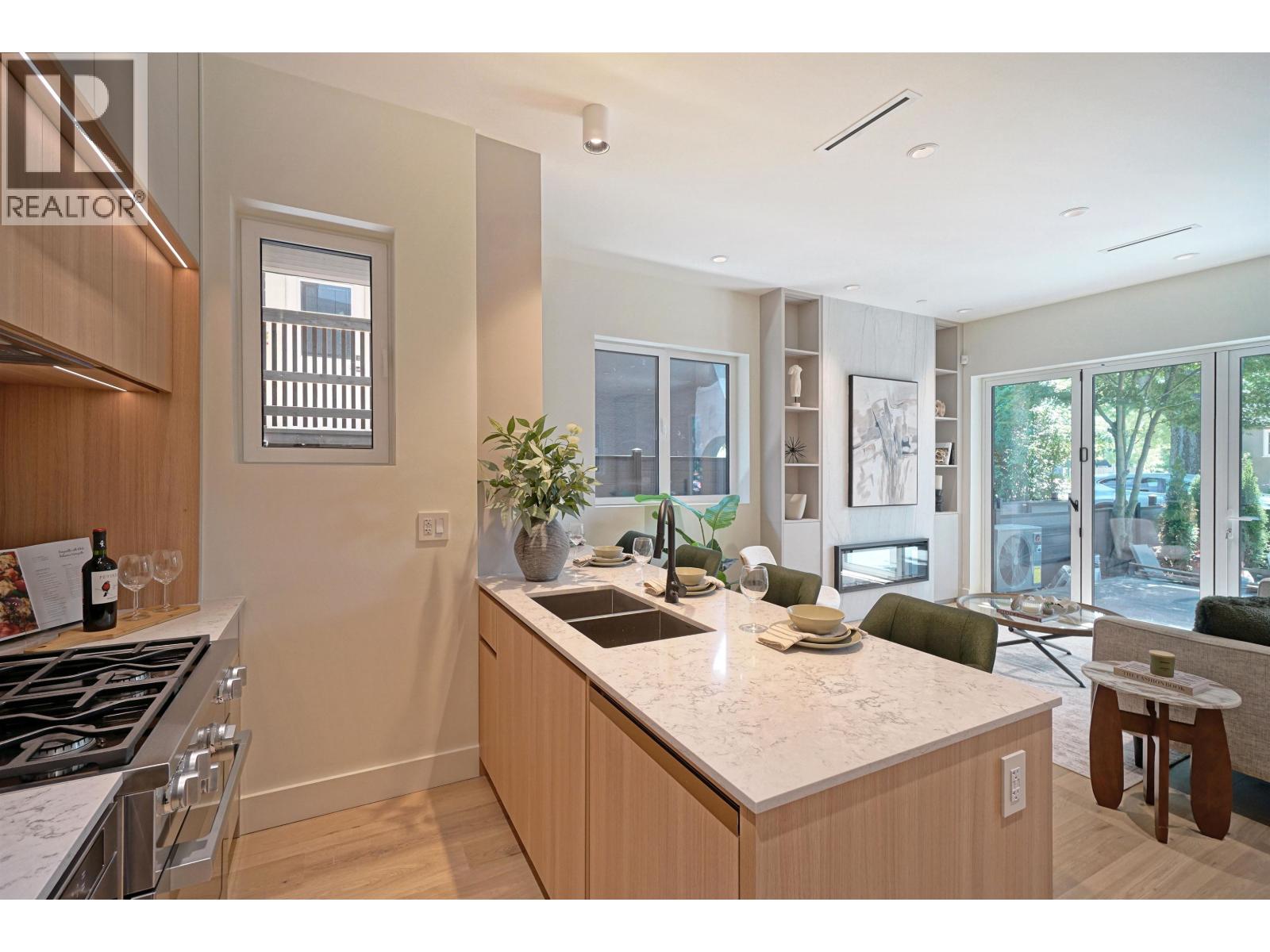 1 3315 W 10TH STREET, Vancouver