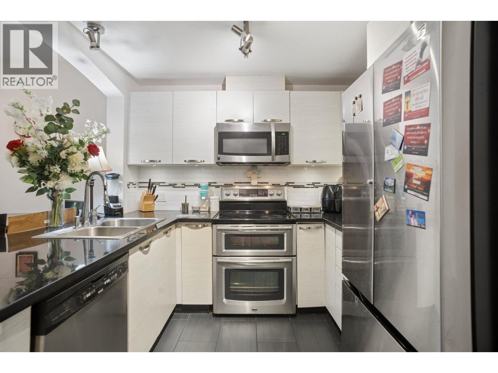 107 7478 BYRNEPARK WALK, Burnaby