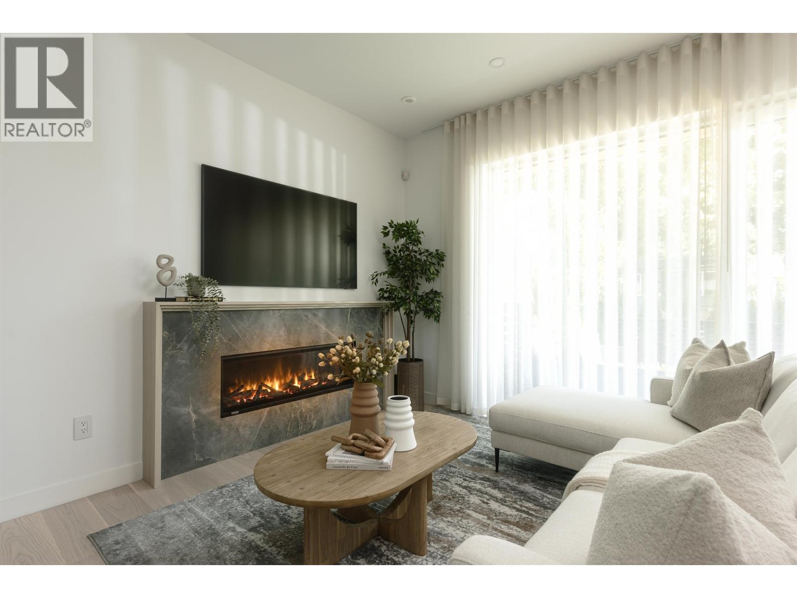 1 2755 W 11TH AVENUE, Vancouver