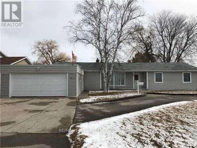 45 Bruce Avenue, Georgina (Keswick South), Ontario, L4P1K4, Georgina (Keswick South), Ontario — photo 4 of 5