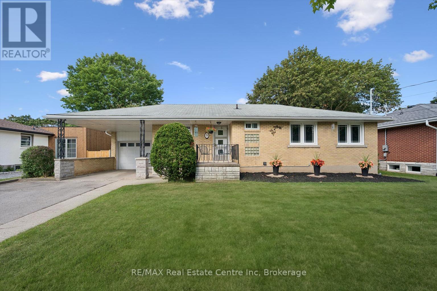 9 HAMEL AVENUE - 1