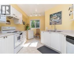 102 490 Marsett Pl, Saanich, BC V8Z7J1 Photo 10