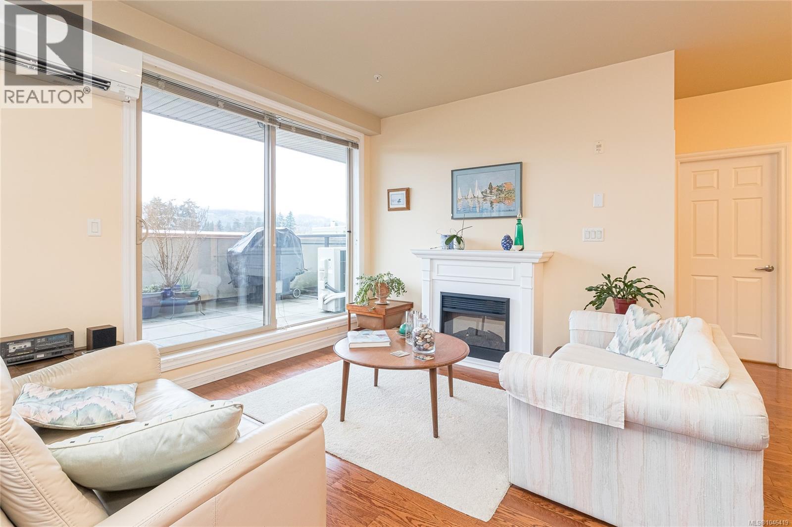 #216 866 Goldstream Ave - 2