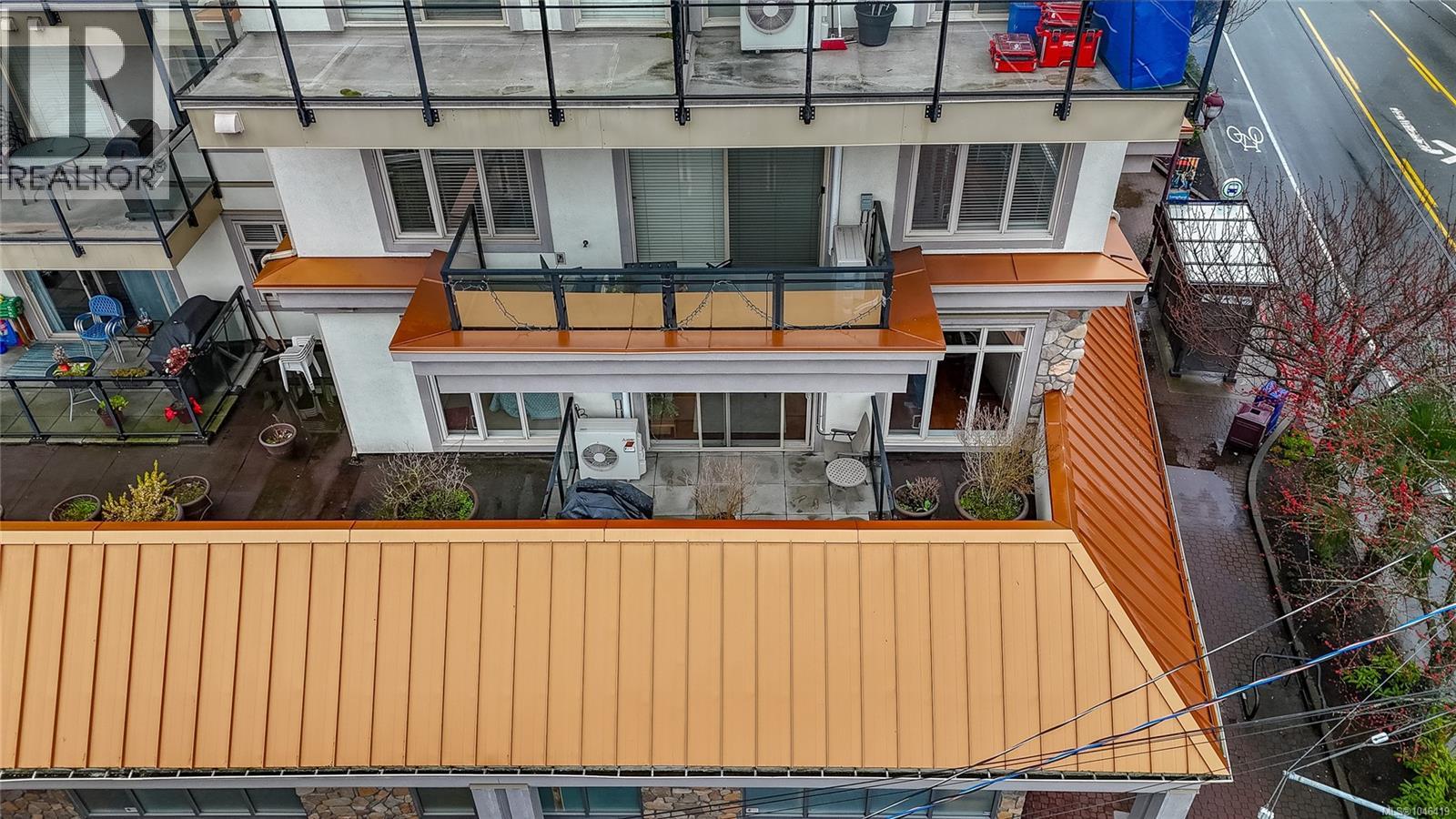 #216 866 Goldstream Ave - 26