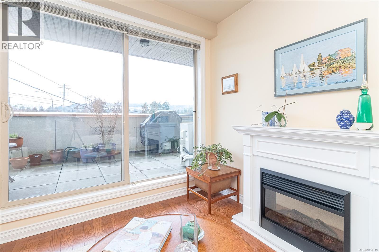 #216 866 Goldstream Ave - 3