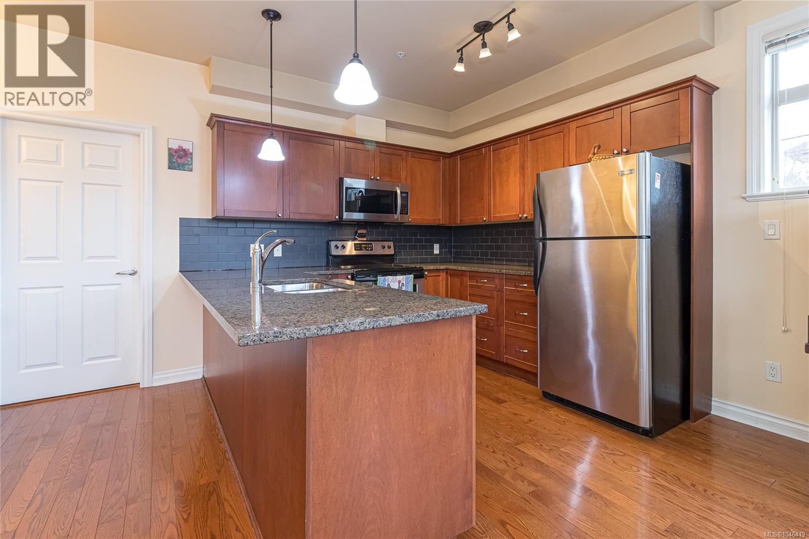 #216 866 Goldstream Ave - Image 8