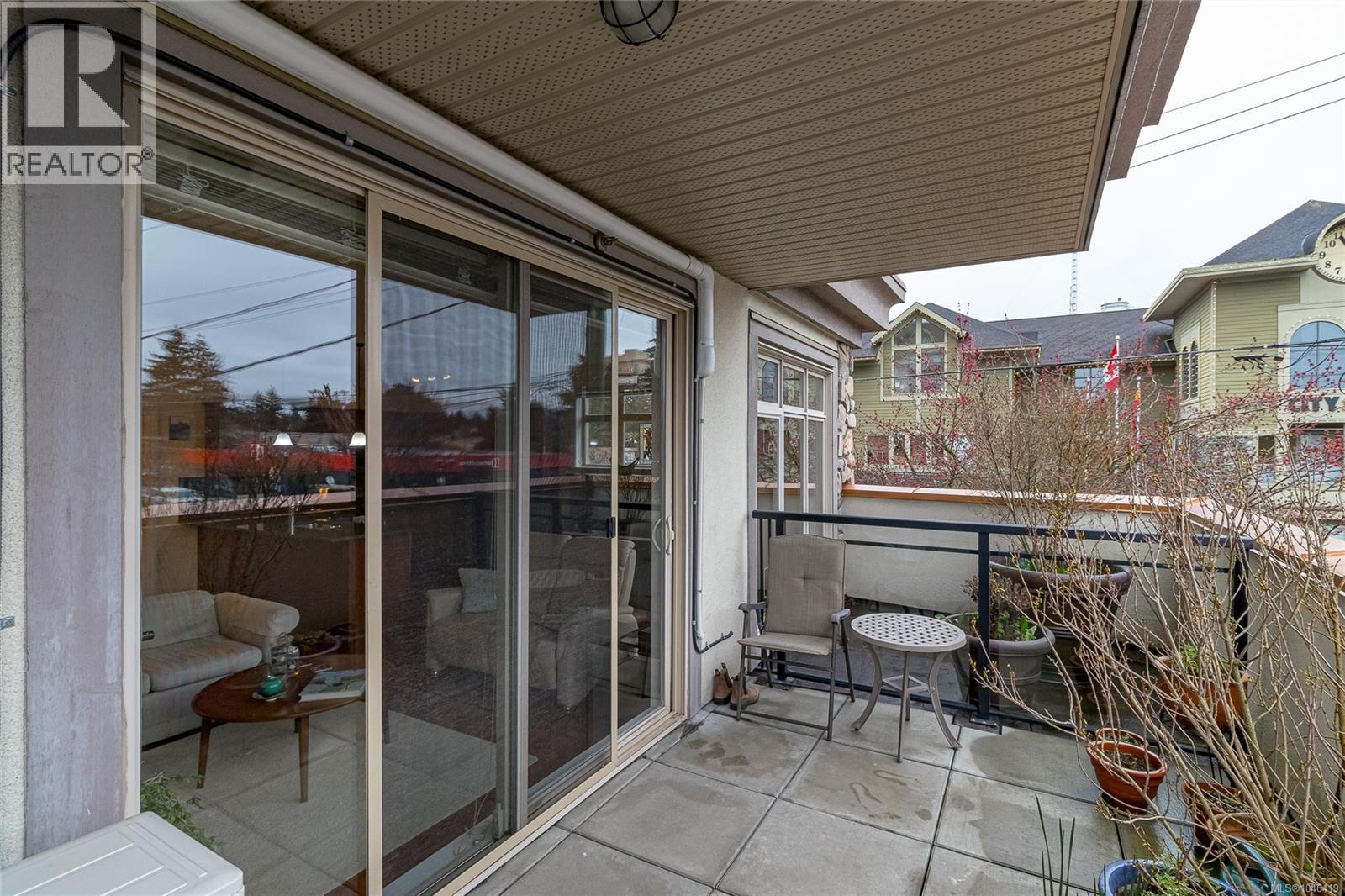 #216 866 Goldstream Ave - 22