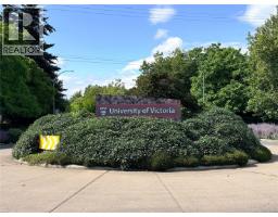 Kitchen - A 2550 Sinclair Rd, Saanich, BC V8N1B8 Photo 13