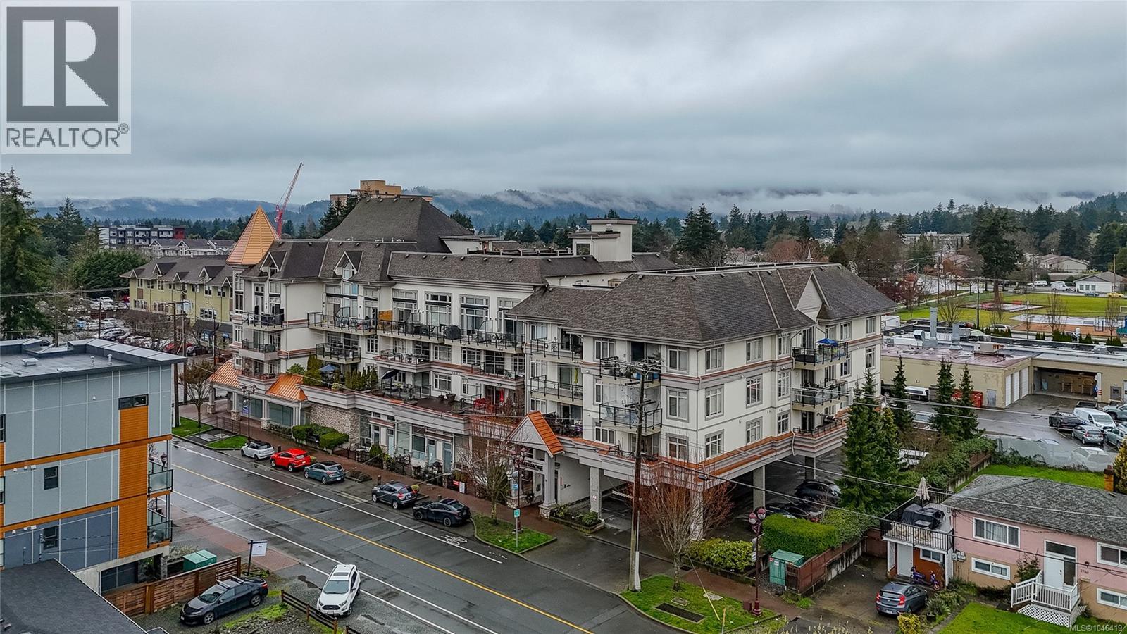 #216 866 Goldstream Ave - 24