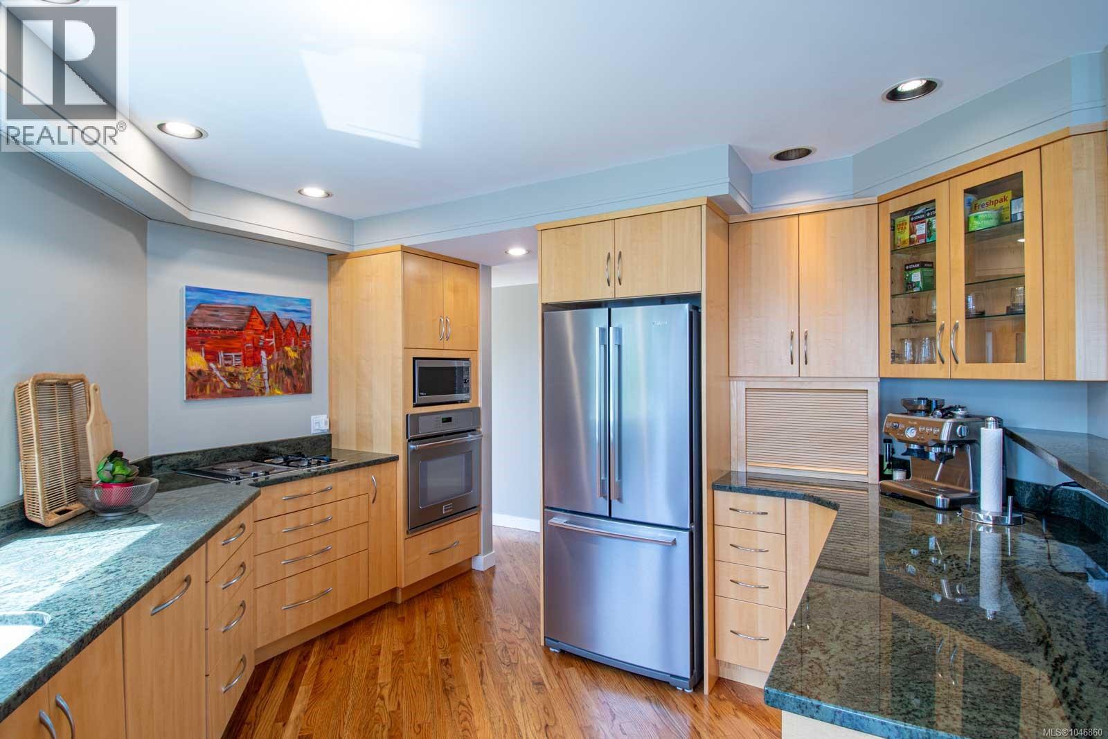 5267 Parker Ave, Saanich