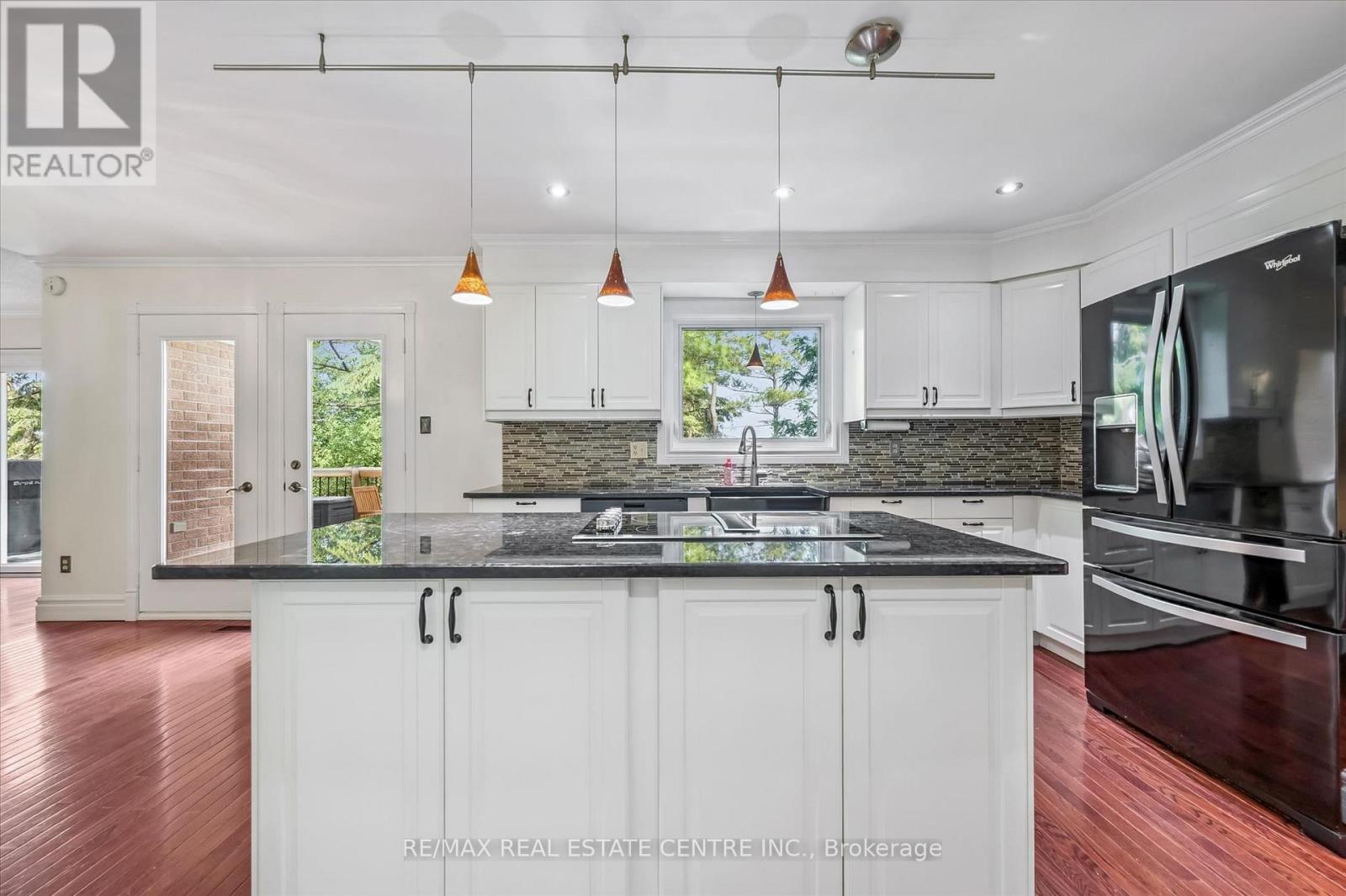 21 TINATAWA COURT - Image 6